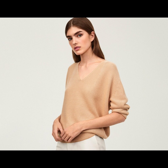 Uniqlo Sweaters - Uniqlo 3D Knit Cocoon V-neck 3/4 Sleeve Sweater